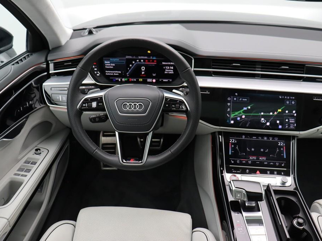 Audi S8