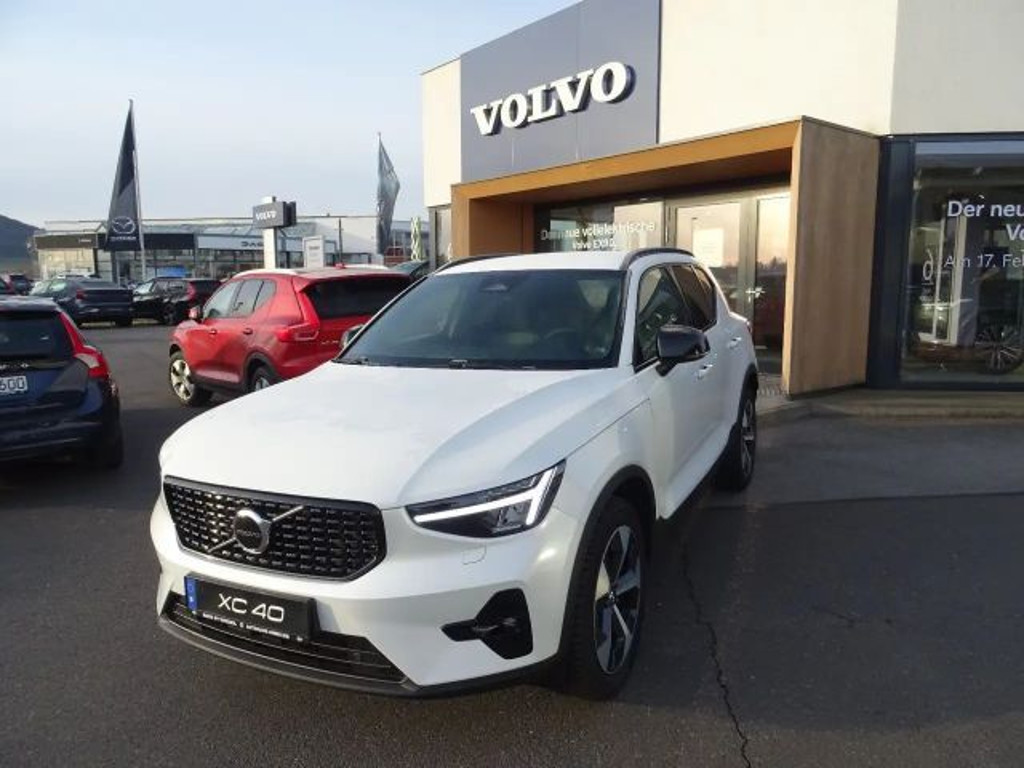 Volvo XC40 Plus Dark