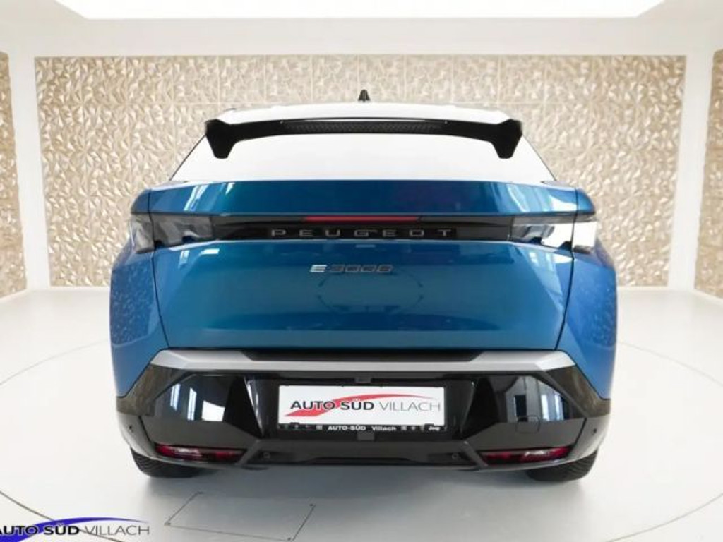 Peugeot E-3008
