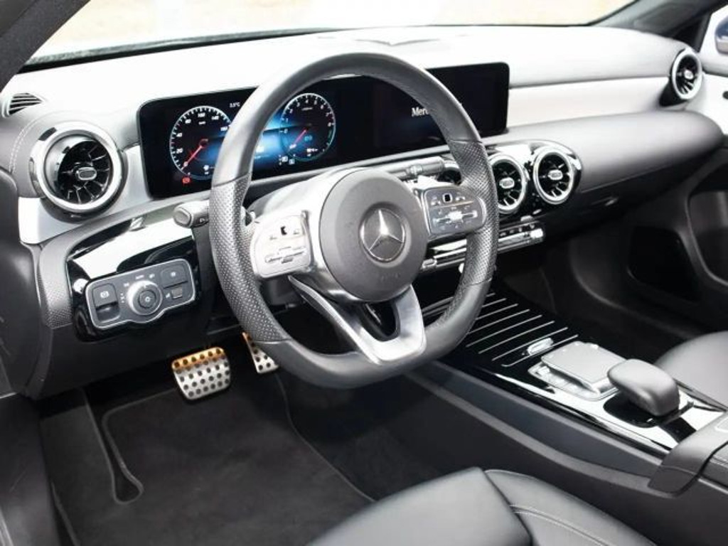Mercedes-Benz A-Klasse A 250 AMG Line A 250 e