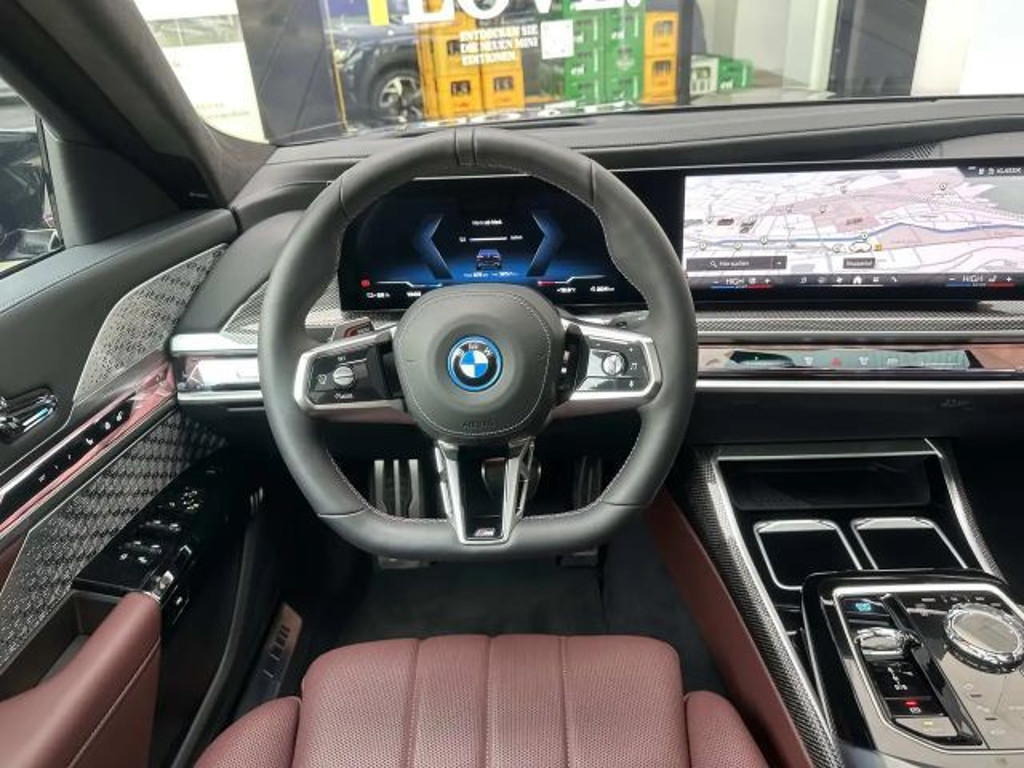 BMW i7