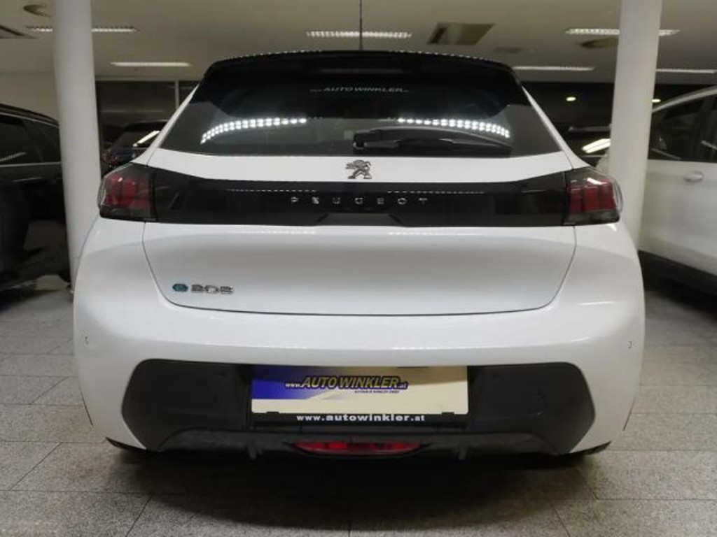 Peugeot e-208