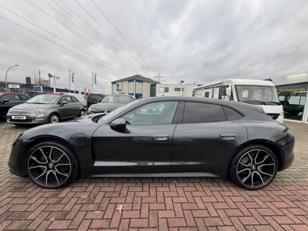 Porsche Taycan Sport Turismo Performance Plus