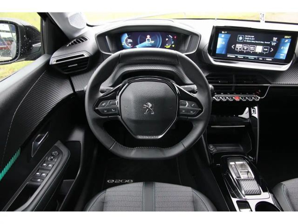 Peugeot e-208