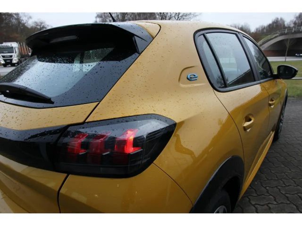 Peugeot e-208