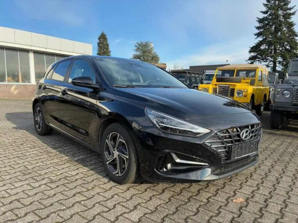 Hyundai i30 Lim, AUTOM.,Klimaaut., Navig., LED, 8 x Alu