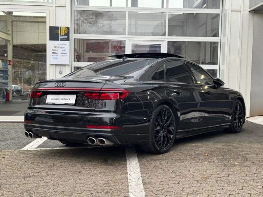 Audi S8