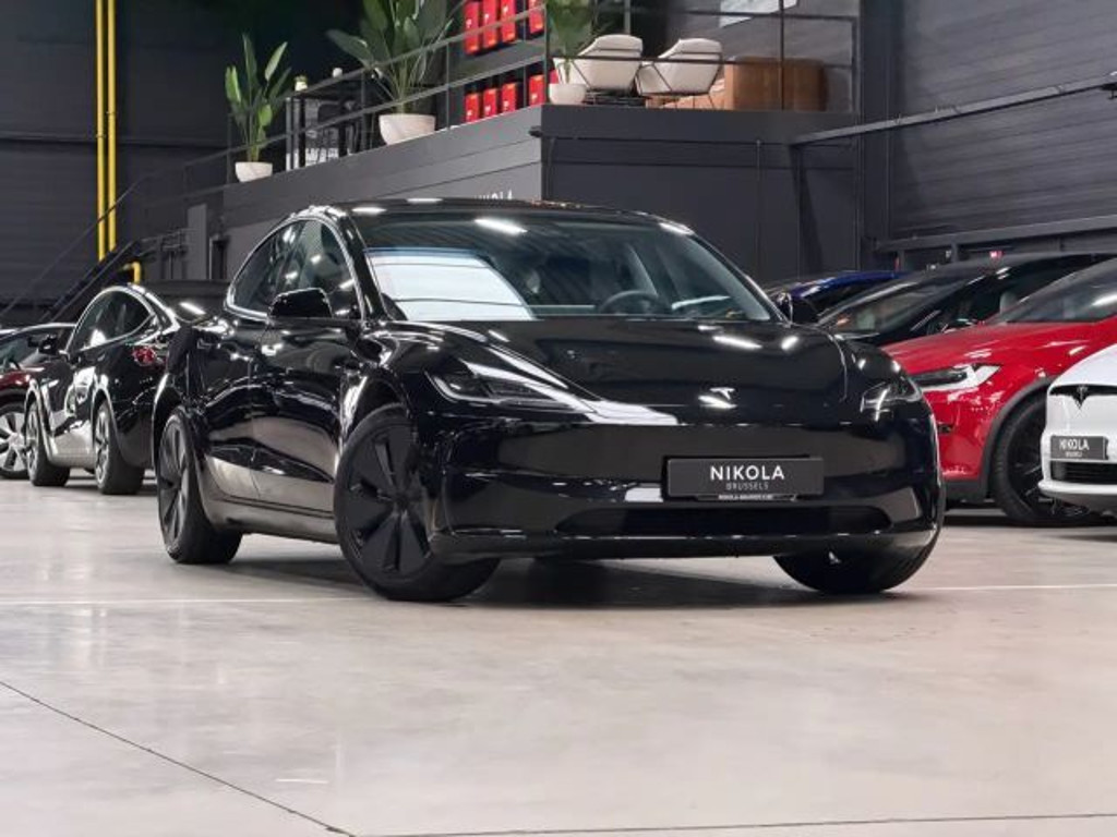 Tesla Model 3 RWD