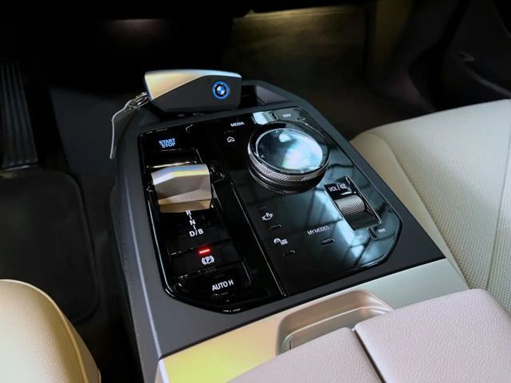 BMW iX
