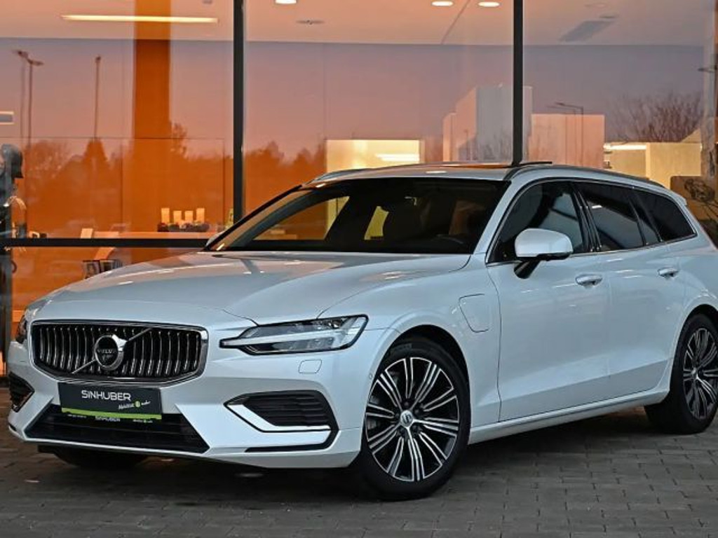 Volvo V60 AWD Geartronic Momentum T6 Recharge