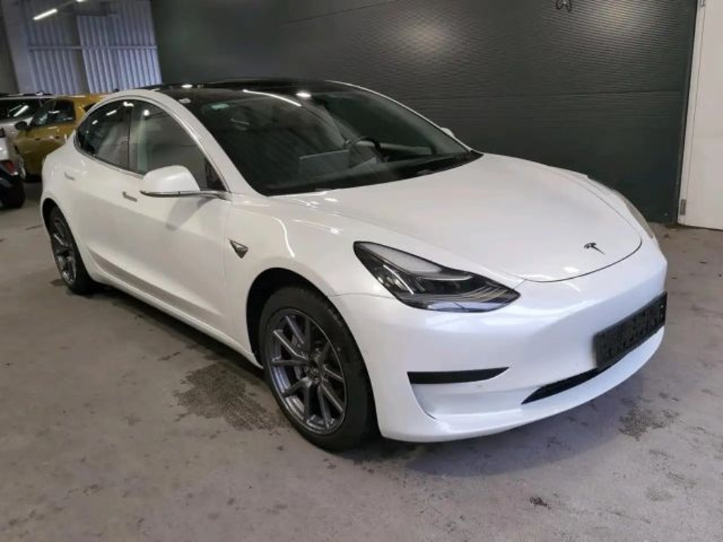 Tesla Model 3 RWD Standard Range