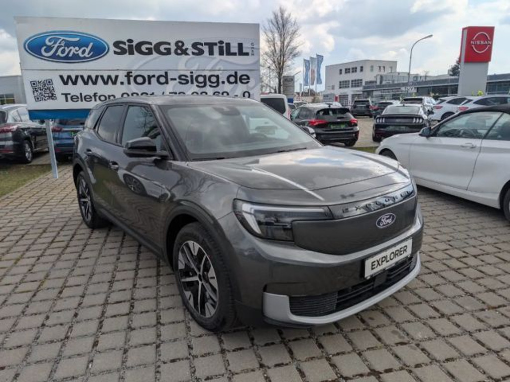 Ford Explorer RWD Extended range