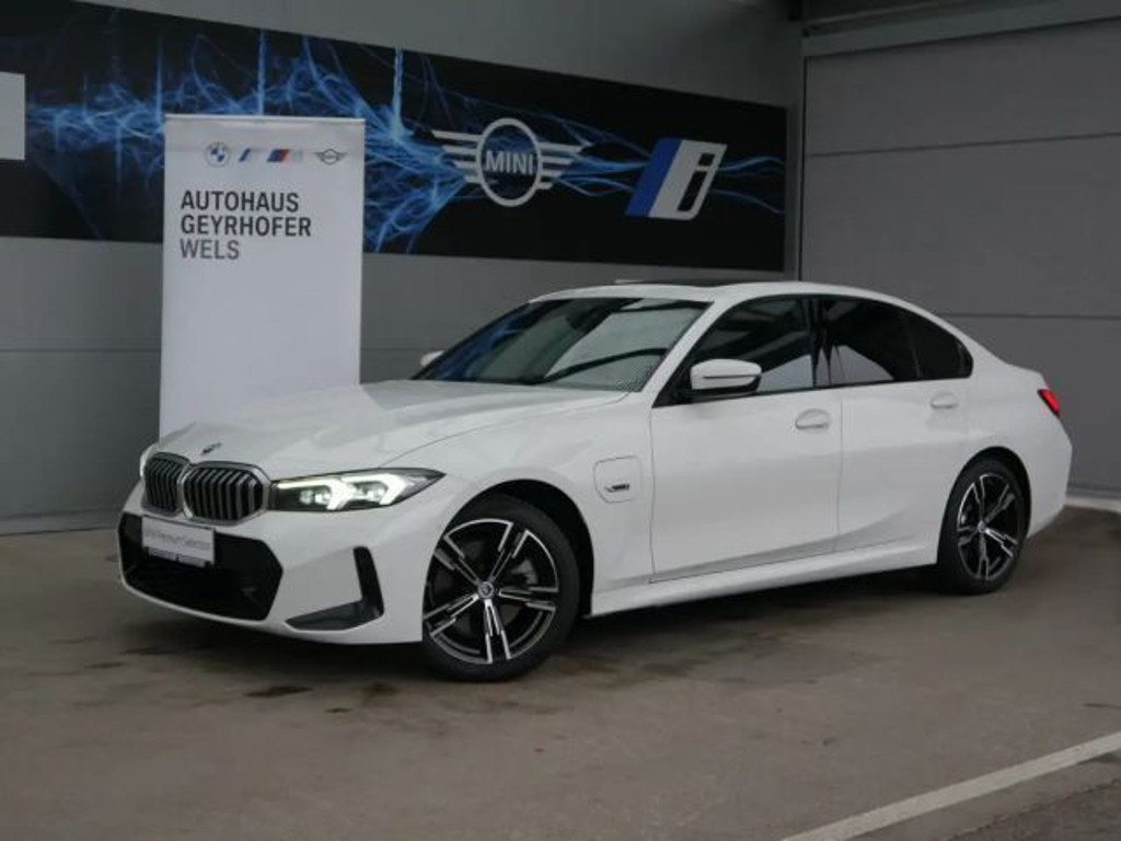BMW 3 Serie 330 M-Sport xDrive Sedan 330e