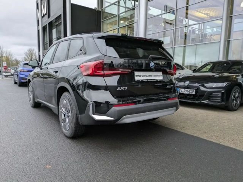 BMW iX1