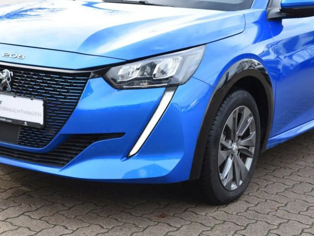 Peugeot e-208