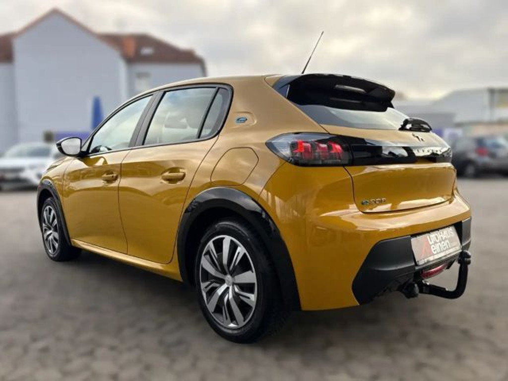 Peugeot e-208