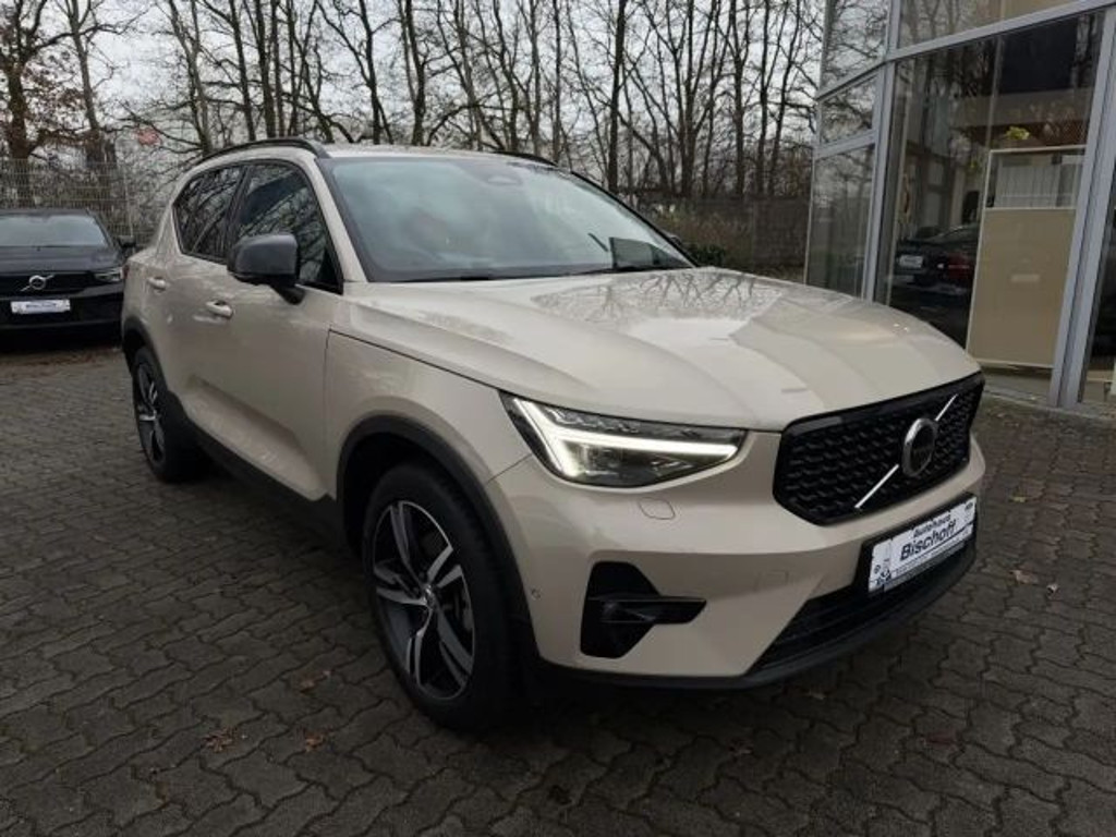 Volvo XC40 Plus Dark