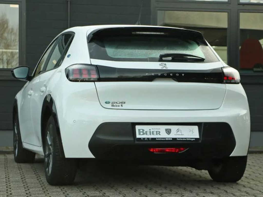 Peugeot e-208