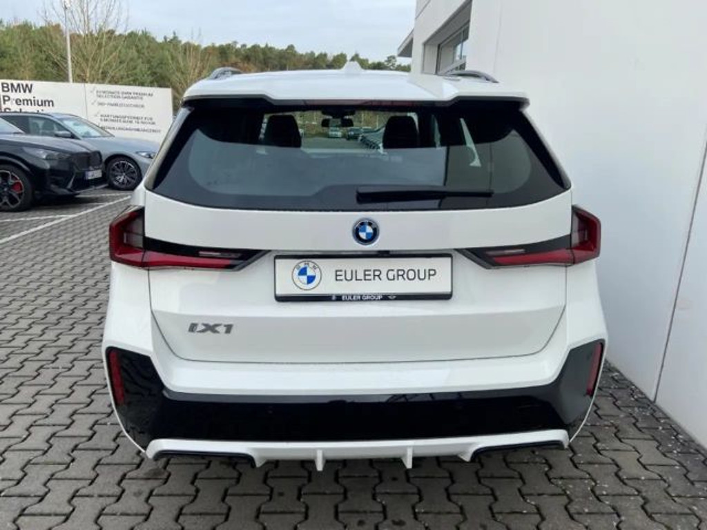 BMW iX1