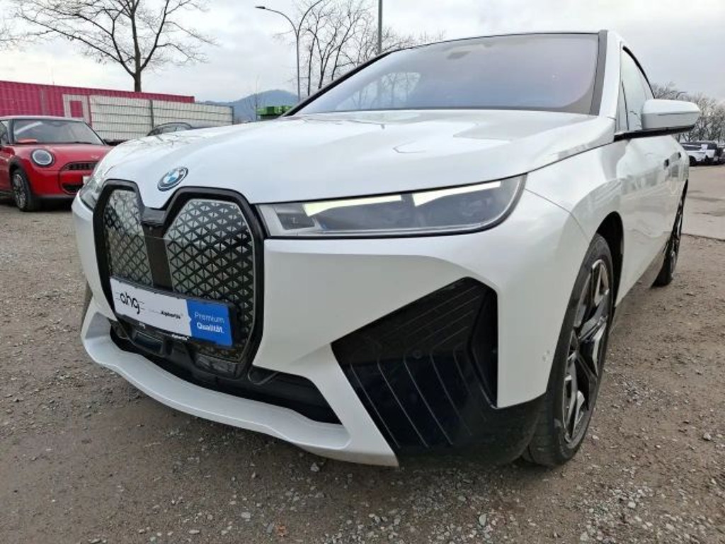 BMW iX