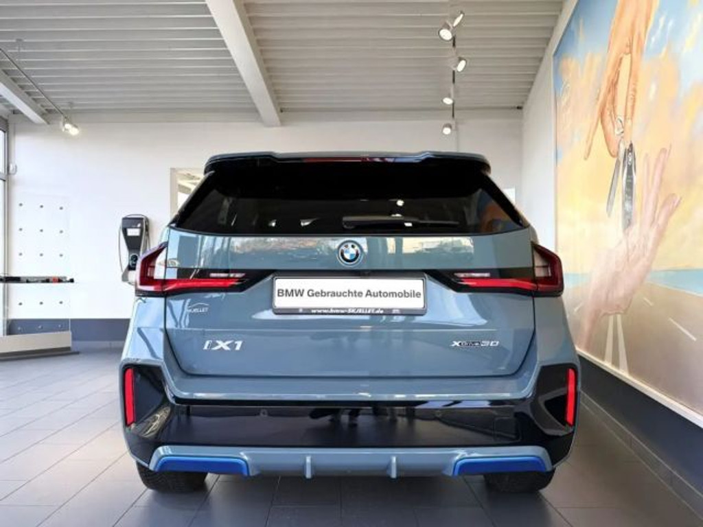 BMW iX1