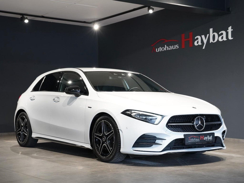 Mercedes-Benz A-Klasse A 220 AMG Line A 220 d