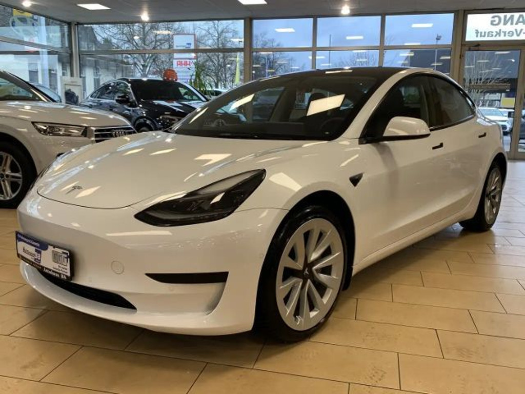 Tesla Model 3 RWD