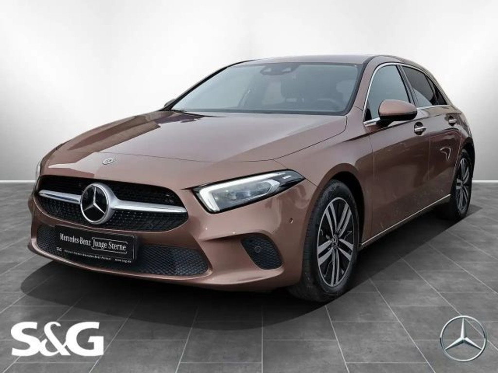 Mercedes-Benz A-Klasse A 180 DISTR++HEADUP+KAMERA+MBUX+CARPLAY+LED+17"