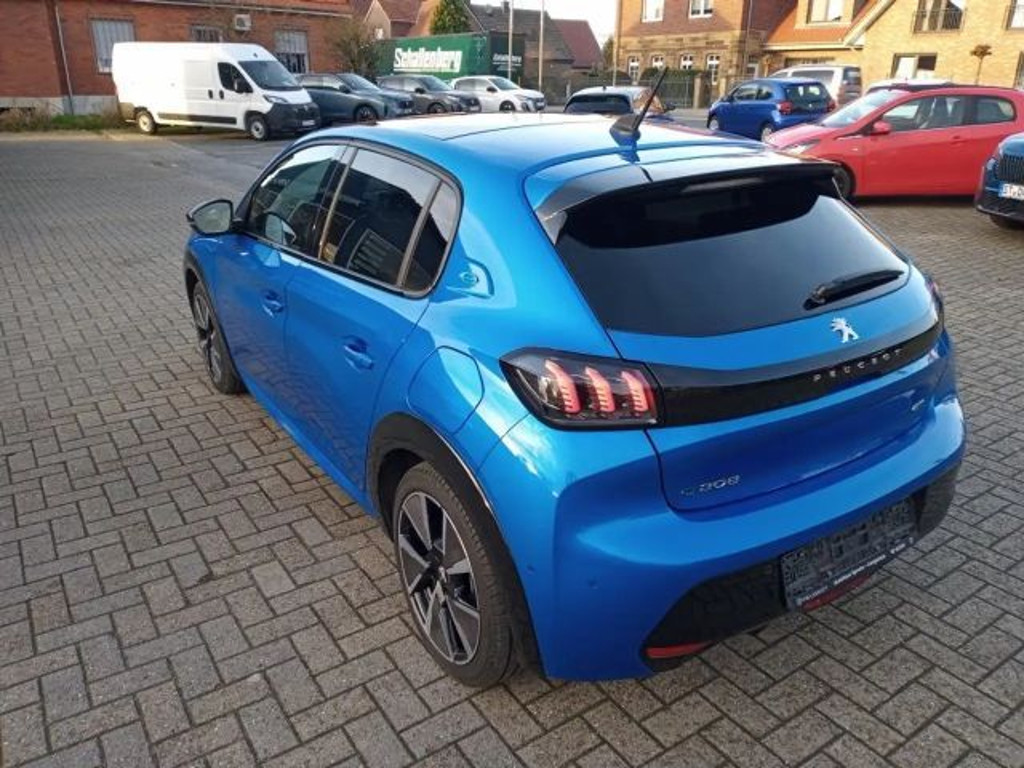 Peugeot e-208