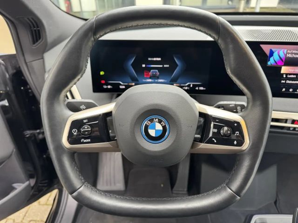 BMW iX