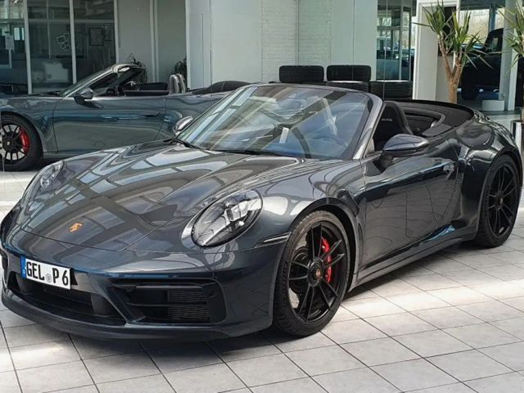 Porsche 911 GTS Cabrio Carrera 4