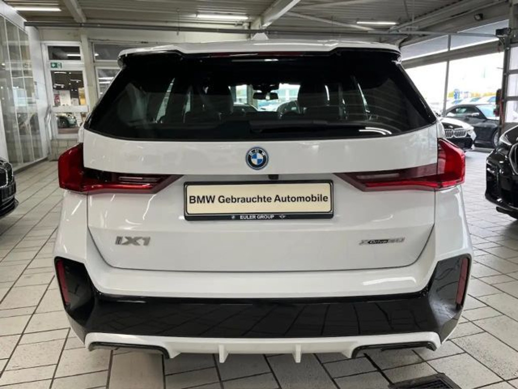 BMW iX1