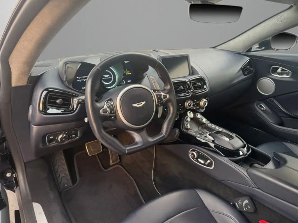 Aston Martin V8