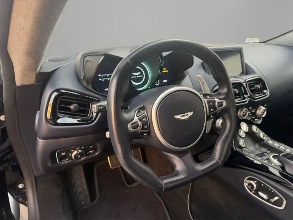 Aston Martin V8