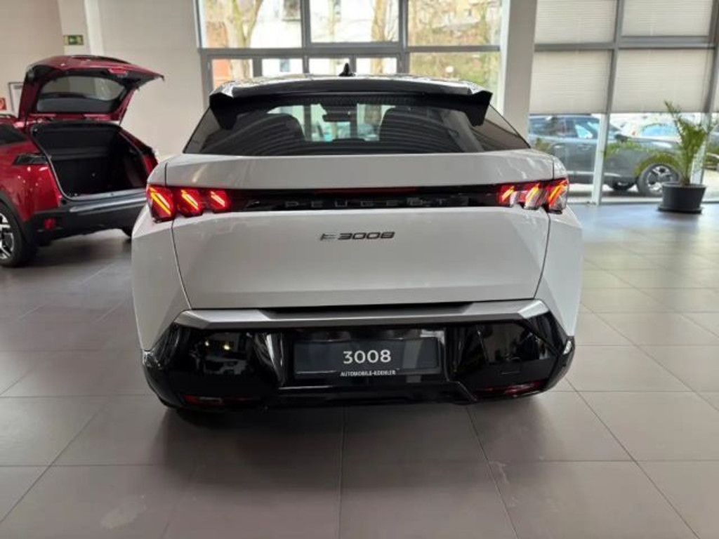 Peugeot E-3008