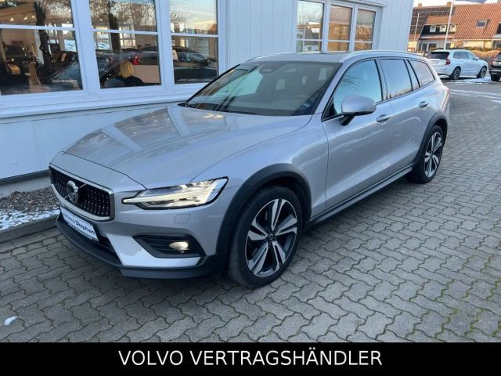 Volvo V60 Cross Country AWD Plus