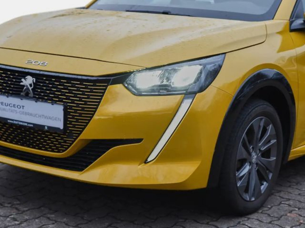 Peugeot e-208