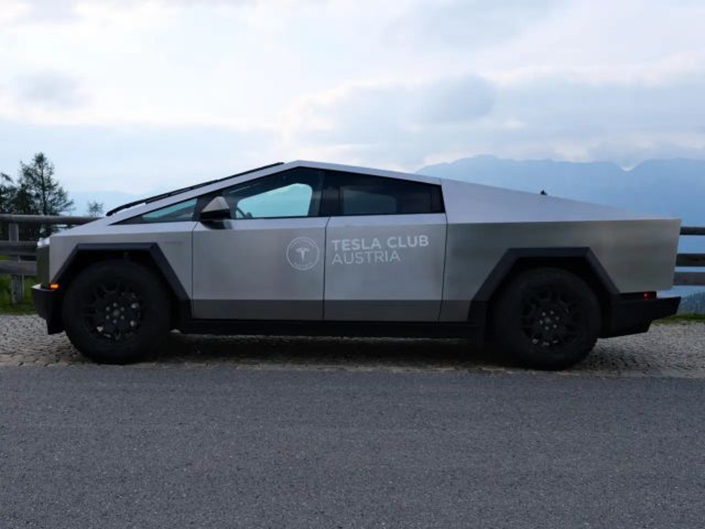 Tesla CYBERTRUCK Cybertruck "foundation series" EU Zulassung