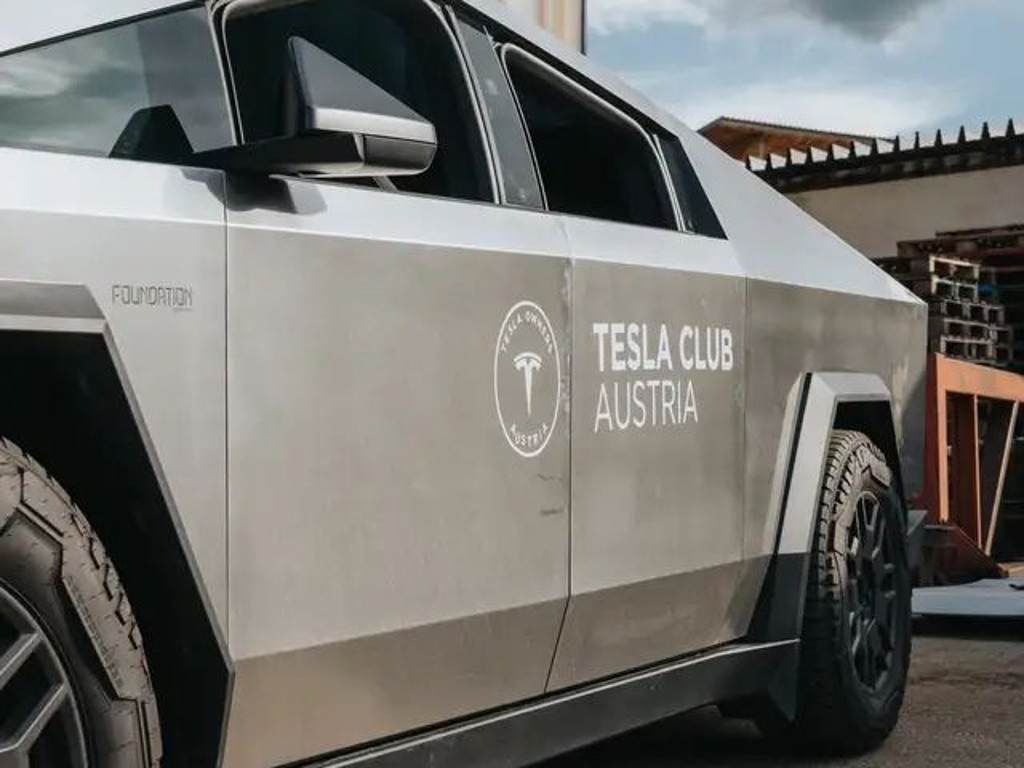 Tesla CYBERTRUCK