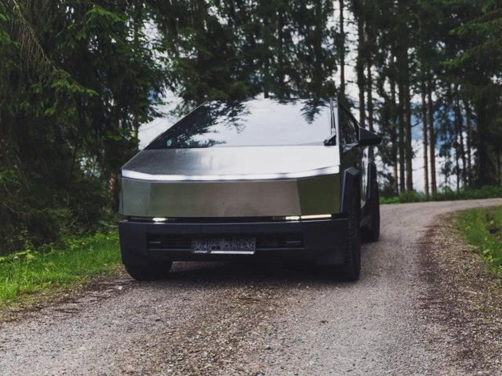 Tesla CYBERTRUCK