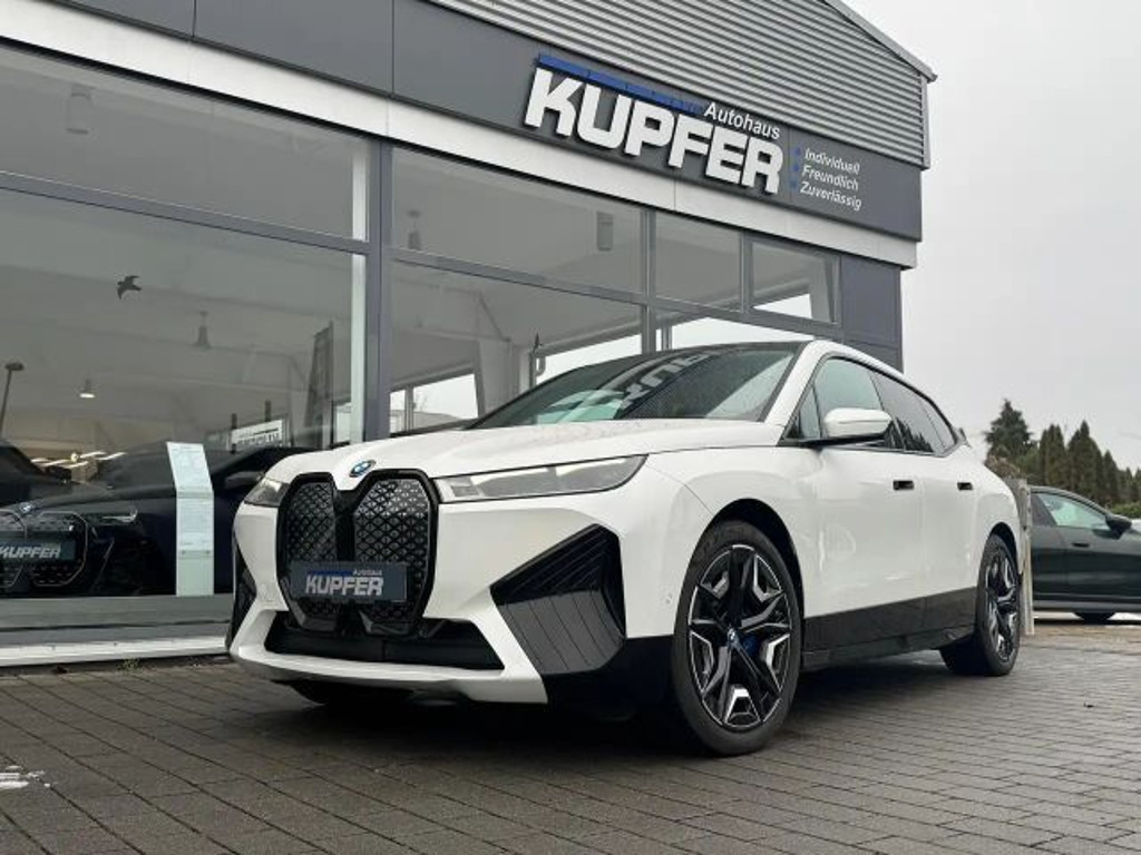 BMW iX