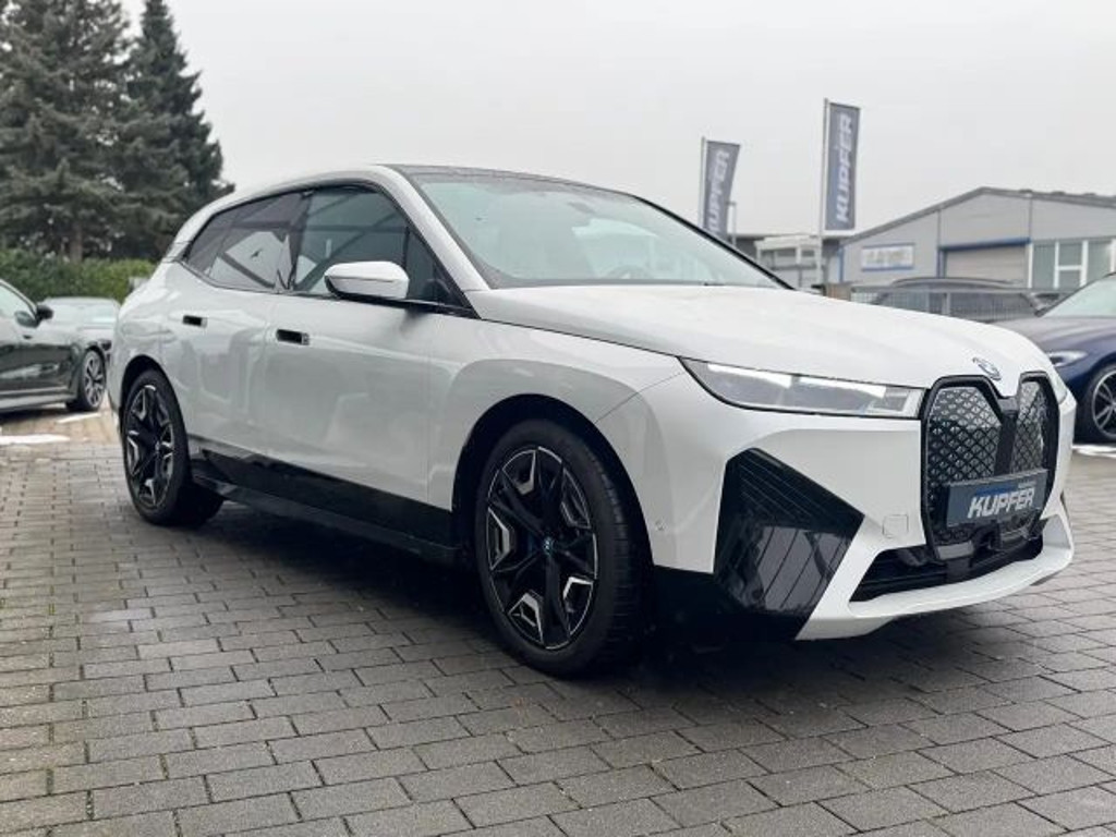BMW iX