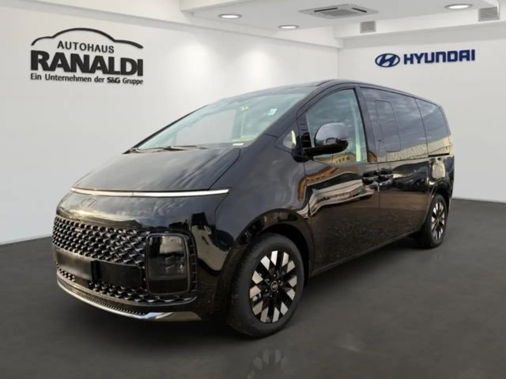 Hyundai Staria Signature