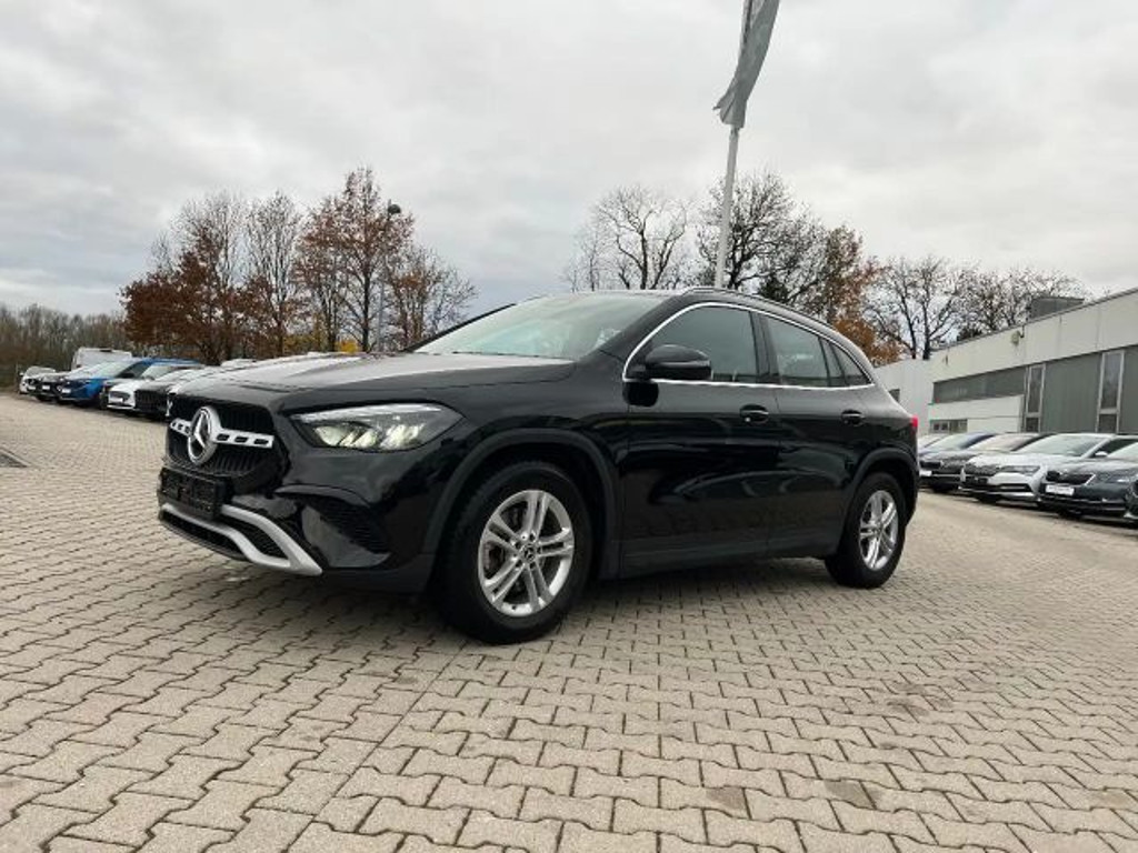 Mercedes-Benz GLA-Klasse GLA 180 *LED Navi Kamera Sitzh. DAB Leder*