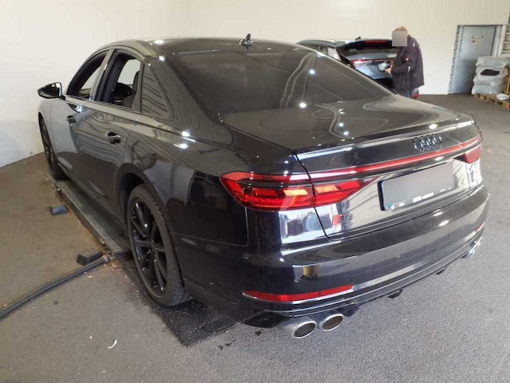 Audi S8