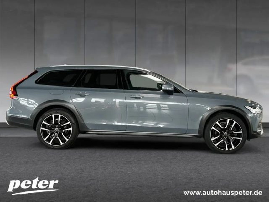 Volvo V90 Cross Country
