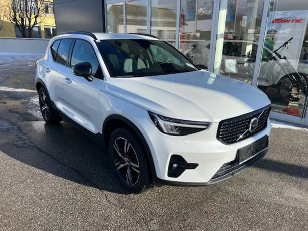 Volvo XC40 Plus Dark