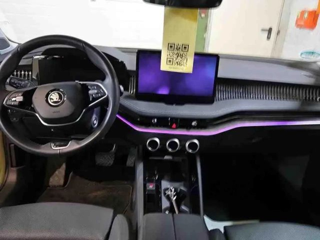 Skoda Superb TDI L&K STANDHZ PANO SITZBLF LEDER 360° ACC