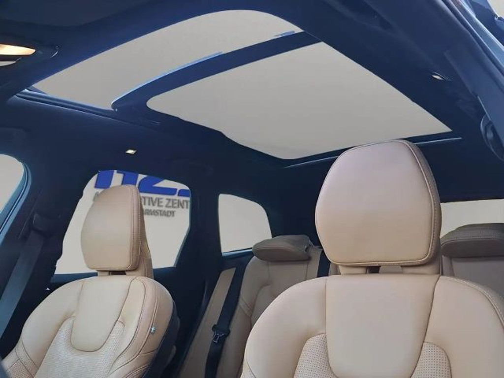 Volvo XC60 AWD Plus Dark