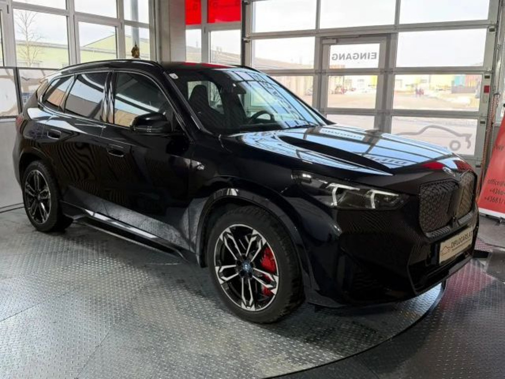 BMW iX1